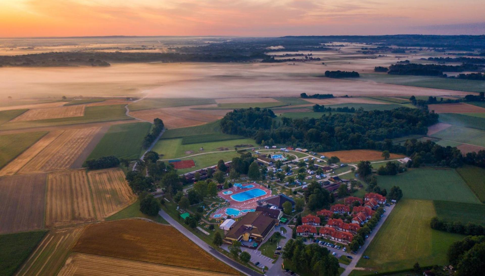Terme Banovci - Hotel Zeleni Gaj Verzej Екстер'єр фото